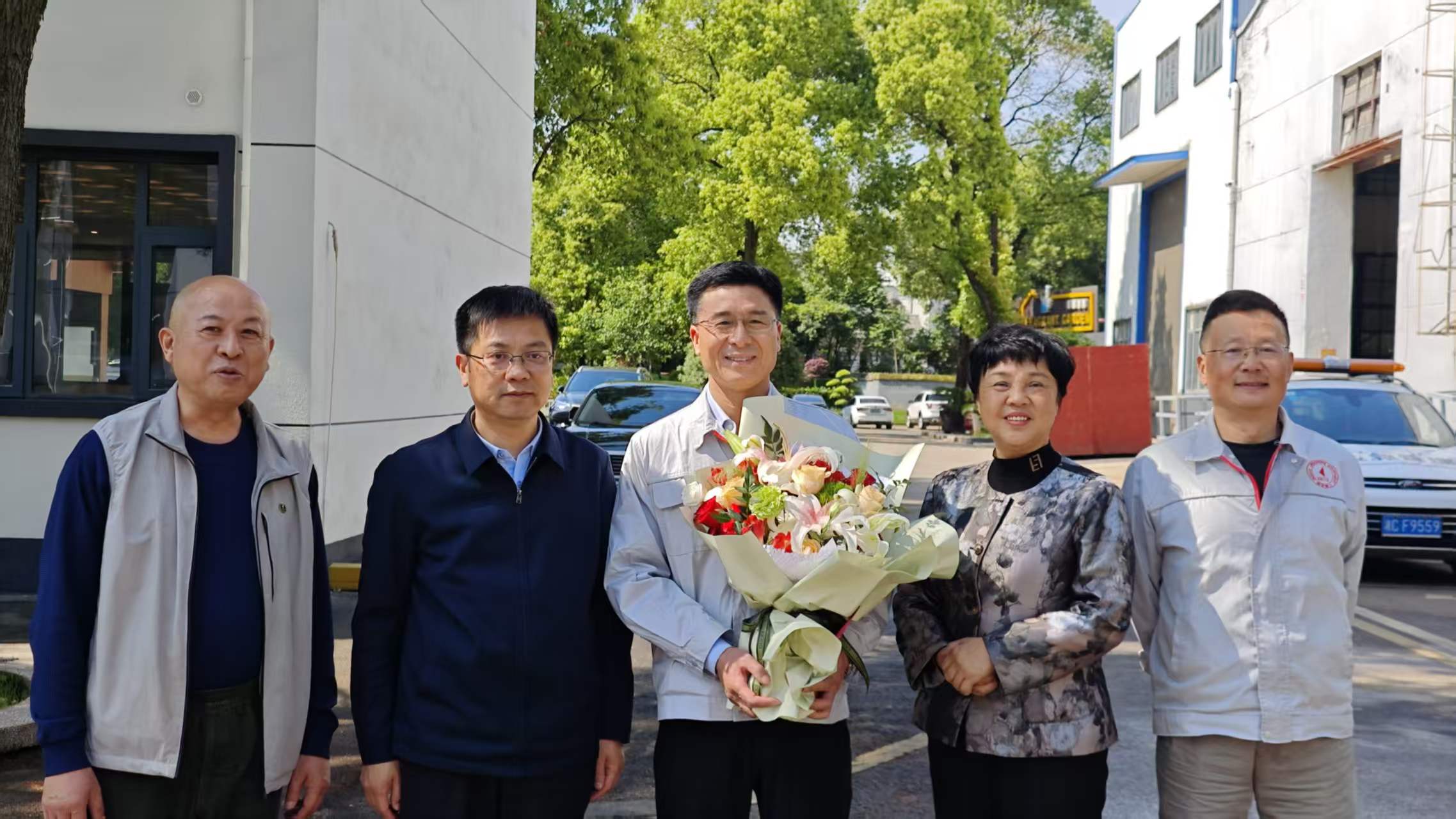 雨湖区区委书记陈小平一行走访新利官方网站-新利(中国)公司
